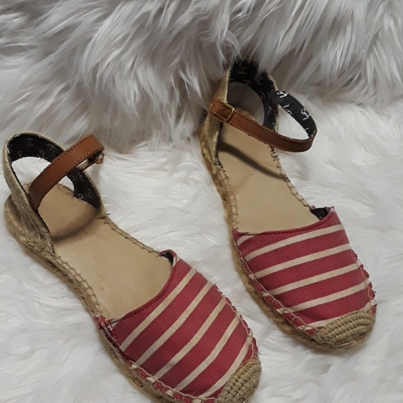 Shoes - Picture 2 of 3